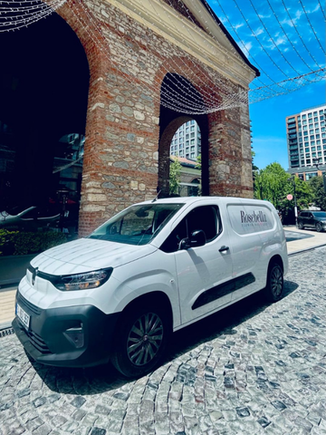 Rosebella Flowers teslimat aracı İstanbul