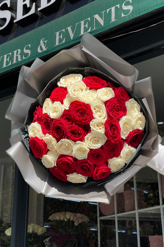 41 Kırmızı Beyaz Ekvator Gülü Buketi