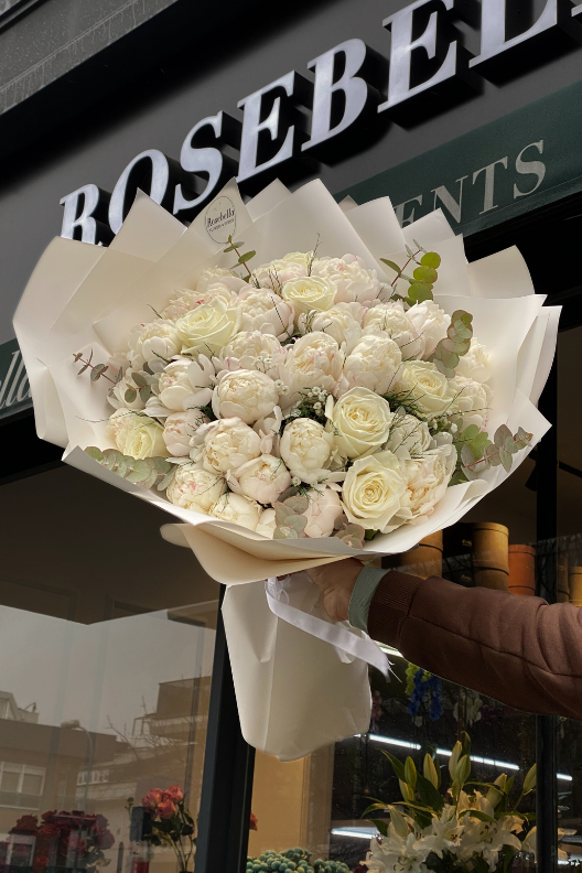 Duchess Beyaz Gül Şakayık Buketi