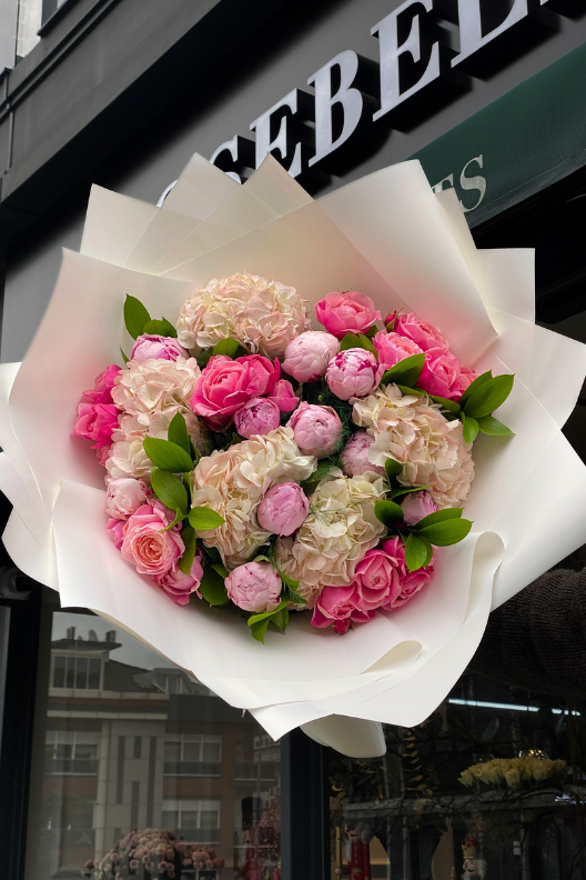 Pure Elegance Ortanca Şakayık Buketi