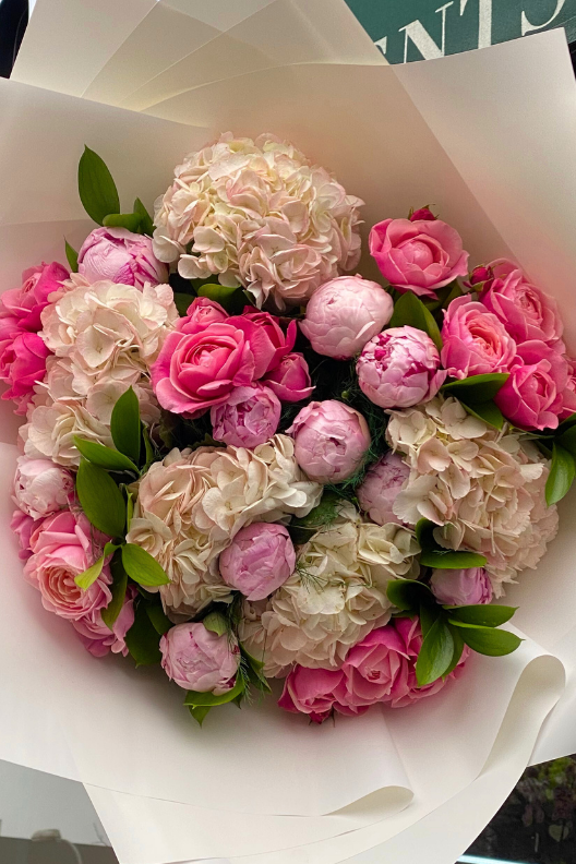 Pure Elegance Ortanca Şakayık Buketi