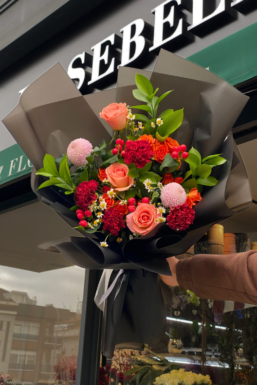 Turning Red Karışık Buket