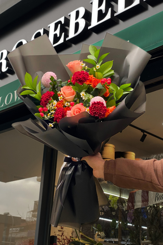 Turning Red Karışık Buket