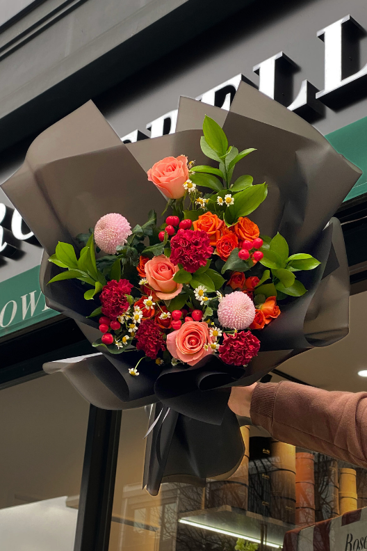 Turning Red Karışık Buket