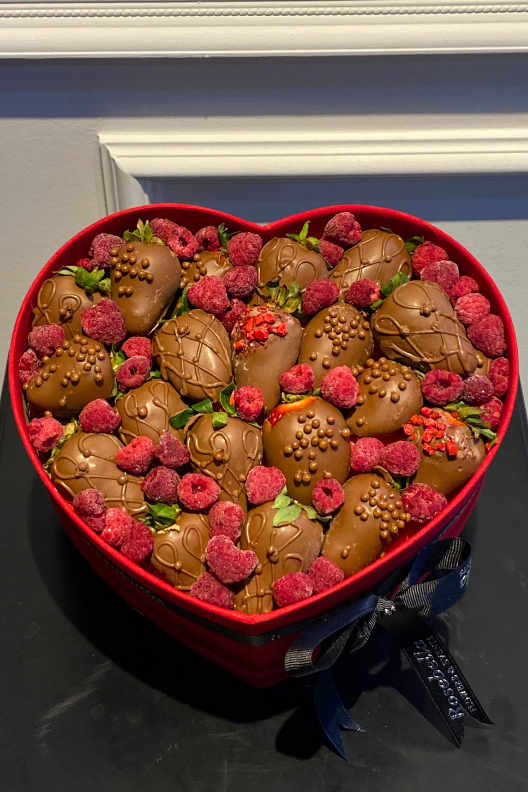 Kalpli Kutuda Çikolata Kaplı Çilek