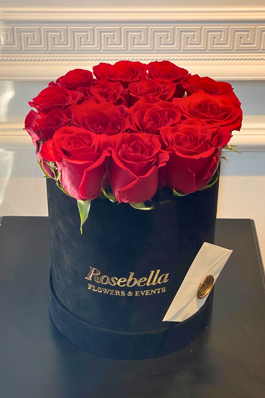 Silindir Kutuda Kırmızı Güller