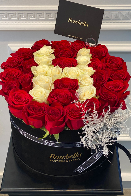 Silindir Kutuda Harfli Güller