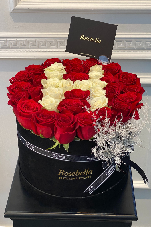 Silindir Kutuda Harfli Güller