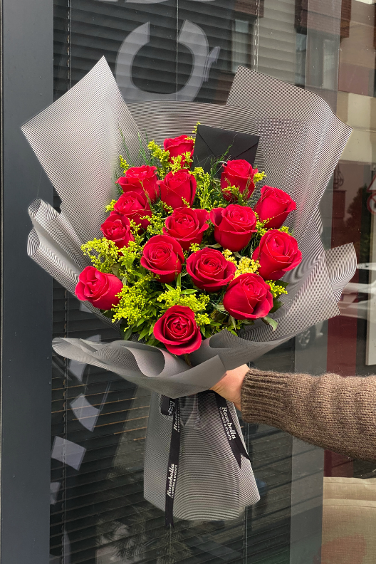 15 Kırmızı Gül Buketi