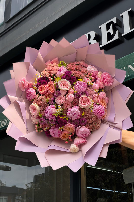 Pembe Şakayık Özel Güller Buketi