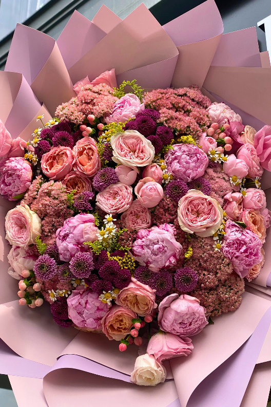 Pembe Şakayık Özel Güller Buketi