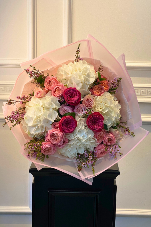 Hollanda Gülleri Beyaz Ortanca Buketi