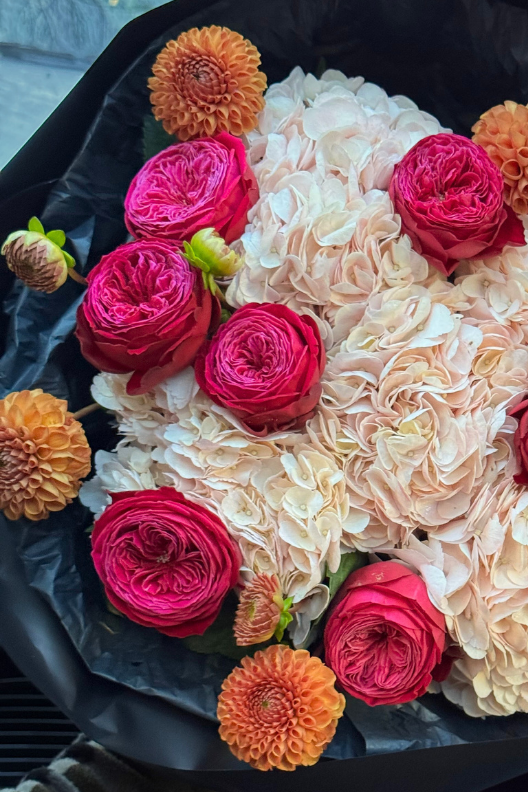 Ortanca Dahlia Gül Buketi