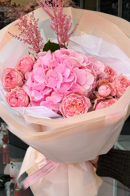 Pembe Ortanca Çardak Güller Buketi