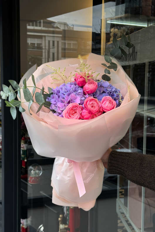 Mor Ortanca Çardak Güller Buketi