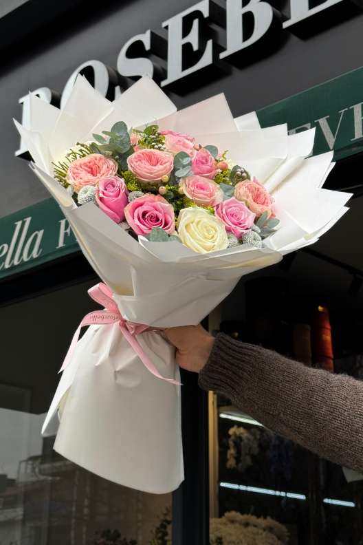 Petit Charm Pembe Beyaz Gül Buketi