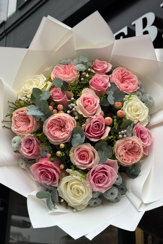 Petit Charm Pembe Beyaz Gül Buketi