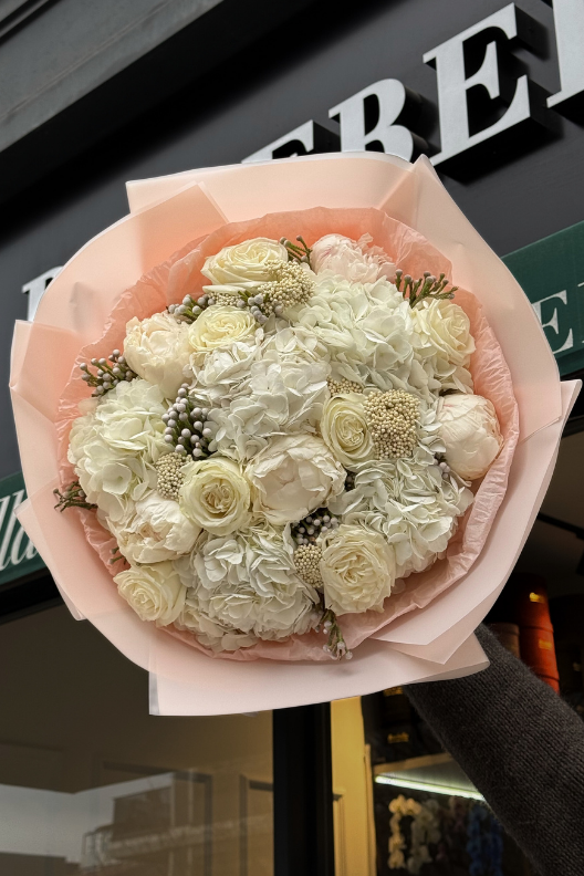 Beyaz Ortanca Şakayık Gül Buketi