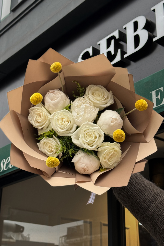 Beyaz Şakayık Gül Buketi