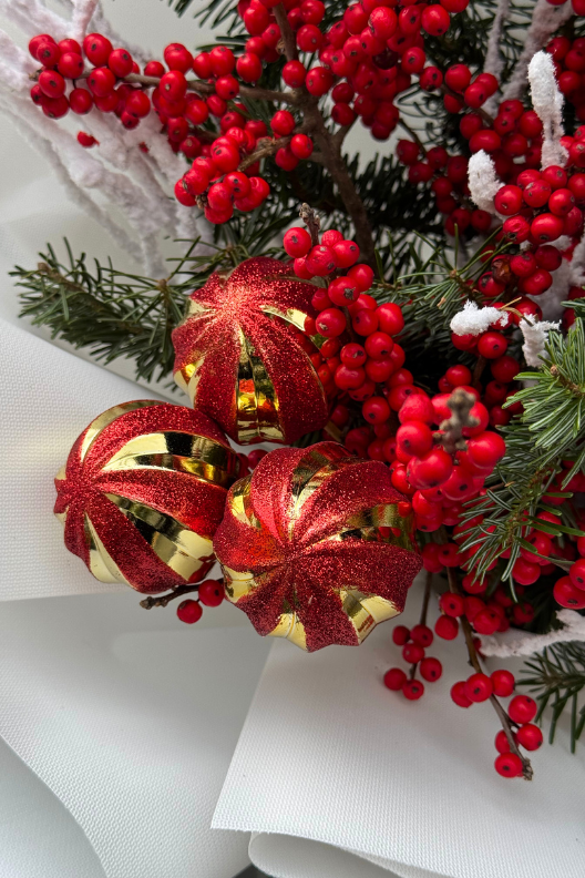 Ilex Yeni Yıl Buketi