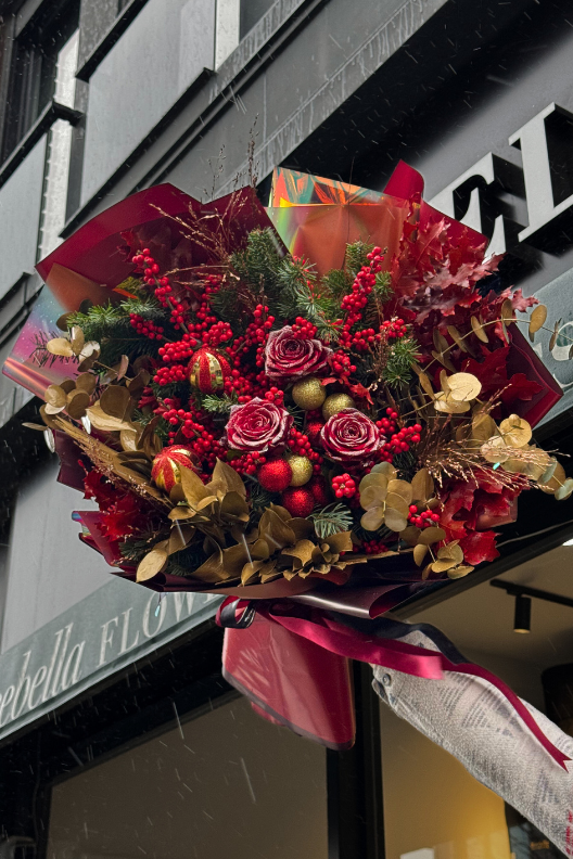 Karlı Kırmızı Gül Ilex Buketi