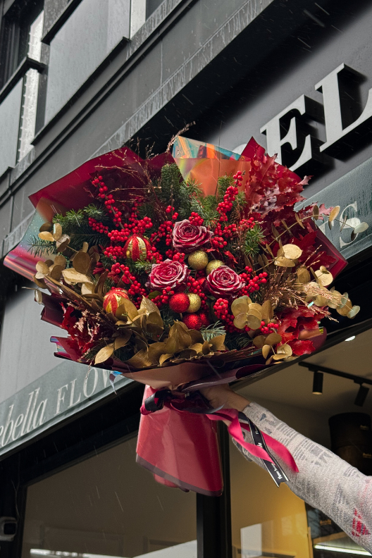 Karlı Kırmızı Gül Ilex Buketi