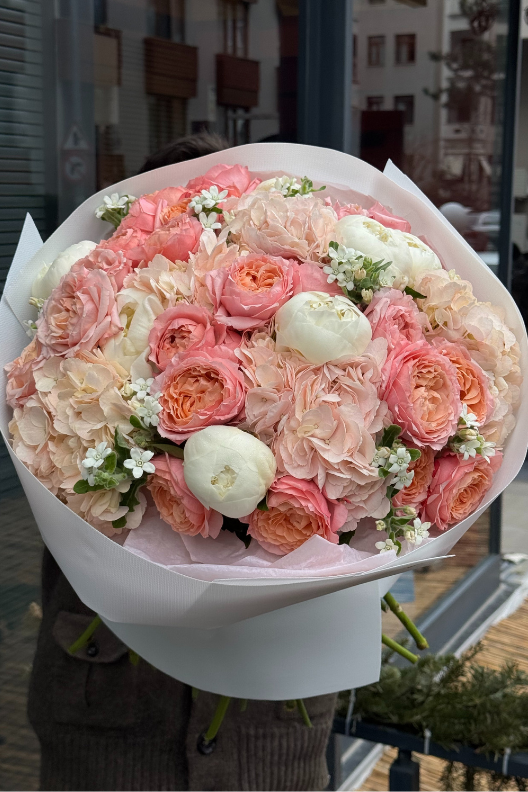 Pembe Ortanca Güller Beyaz Şakayık Buketi