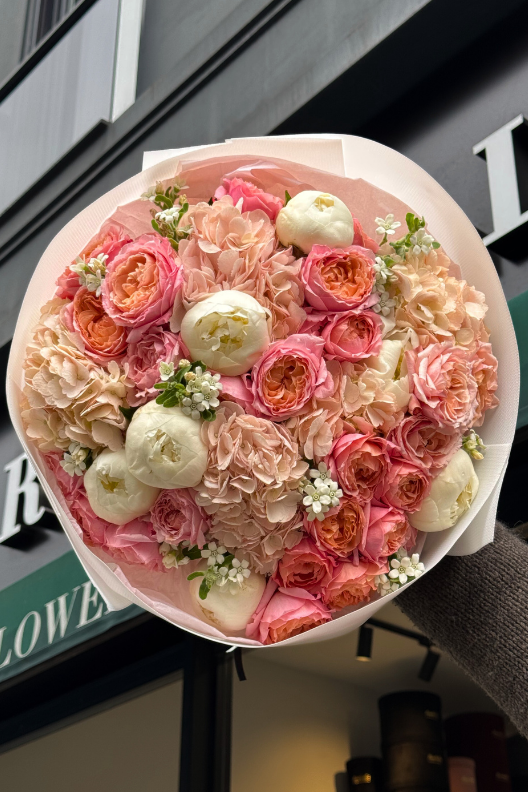 Pembe Ortanca Güller Beyaz Şakayık Buketi