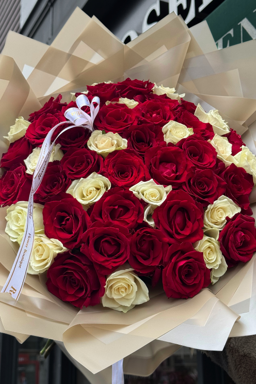 51 Kırmızı Beyaz Gül Buketi