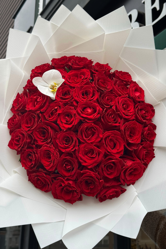 Romantic Elegance 41 Kırmızı Gül Buketi