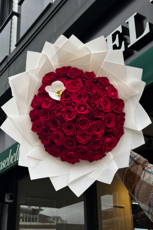 Romantic Elegance 41 Kırmızı Gül Buketi