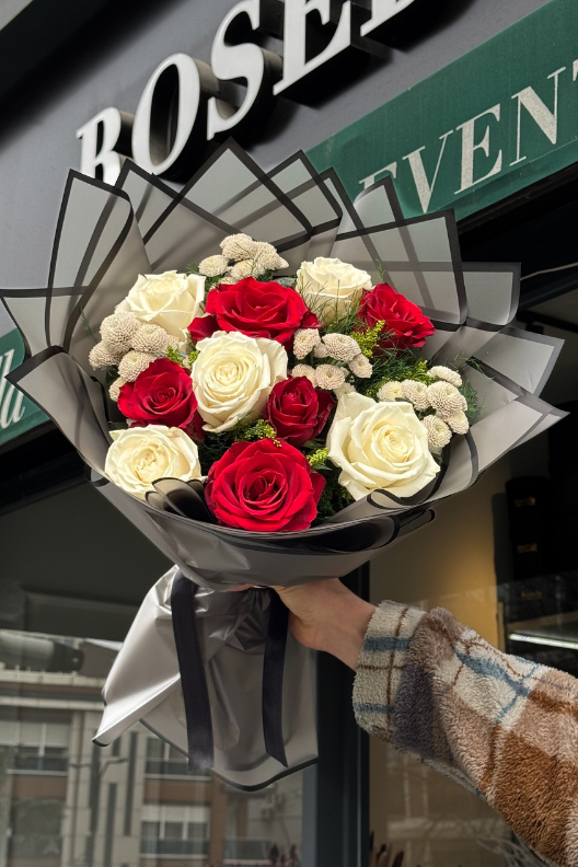 Kırmızı Beyaz Güller Buketi