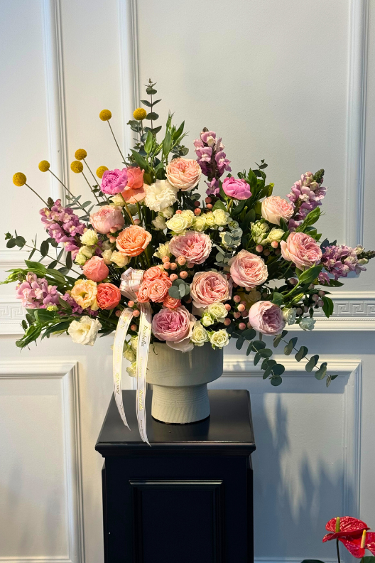 Beton Vazoda Hollanda Gülleri Şakayıklı Aranjman