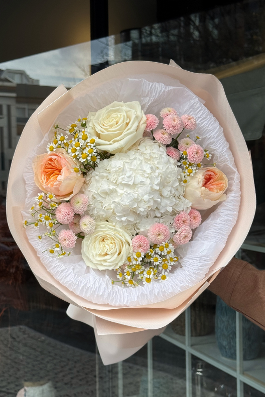 Beyaz Ortanca Juliet Gül Buketi