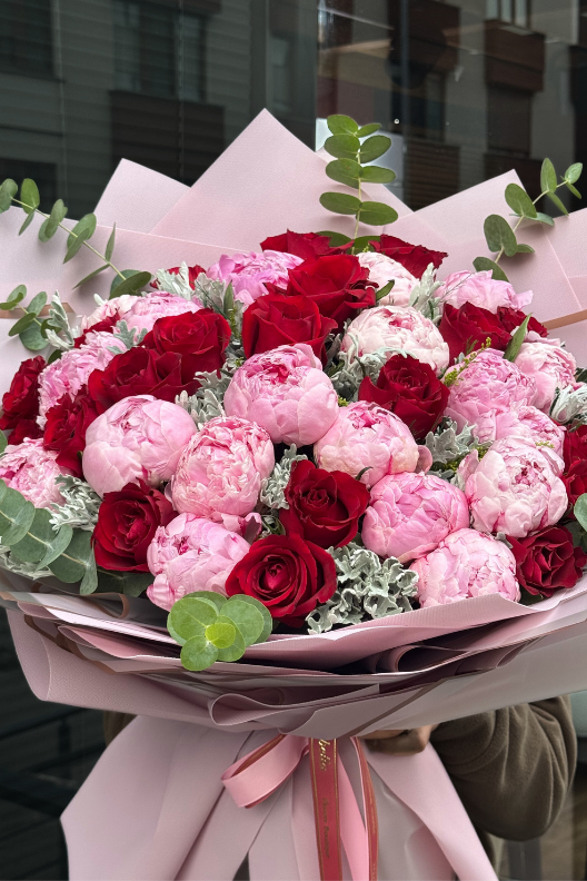Pembe Şakayık Kırmızı Güller Buketi