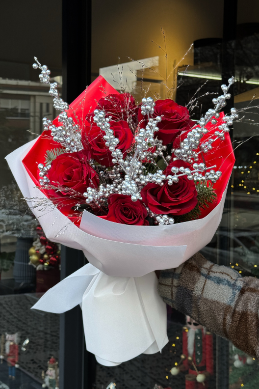 Silver Noel Elegance – Lüks Yılbaşı Buketi