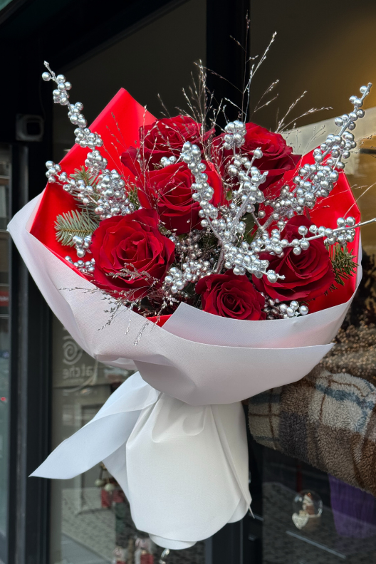 Silver Noel Elegance – Lüks Yılbaşı Buketi