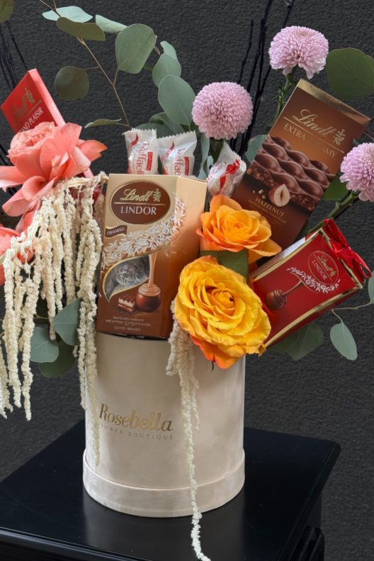 Krem Silindir Kutuda Lüks Gül & Çikolata Aranjmanı