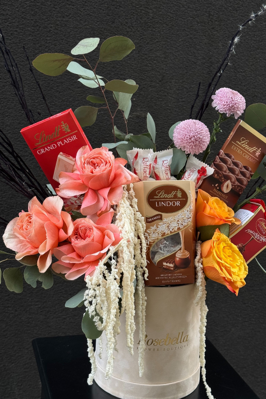 Krem Silindir Kutuda Lüks Gül & Çikolata Aranjmanı