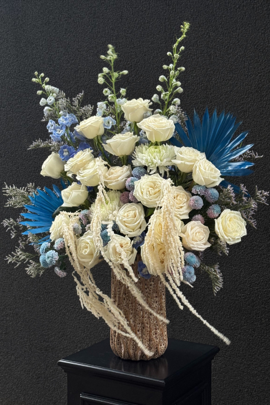 Mavi & Beyaz Premium Vazo Aranjmanı