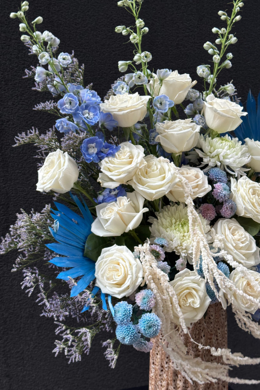 Mavi & Beyaz Premium Vazo Aranjmanı