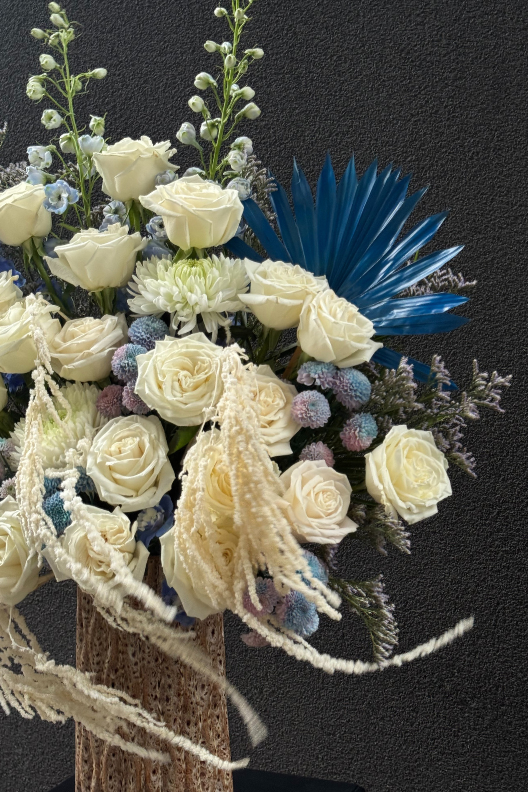 Mavi & Beyaz Premium Vazo Aranjmanı