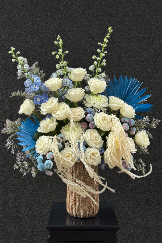 Mavi & Beyaz Premium Vazo Aranjmanı