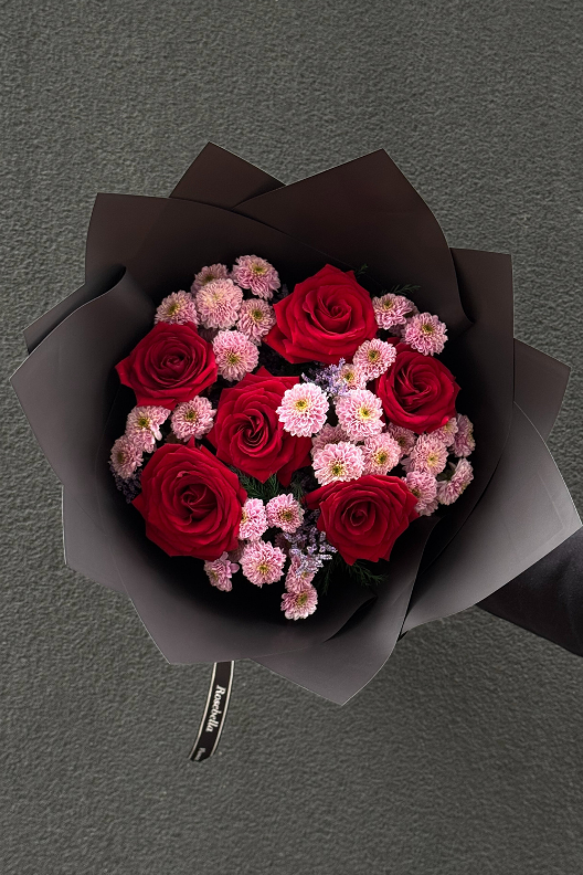 Kırmızı Güller & Lila Krizantemler Premium Buketi