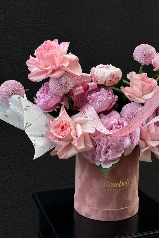 Pudra Pembe Kutuda Şakayık ve O’Hara Güllü Premium Aranjman