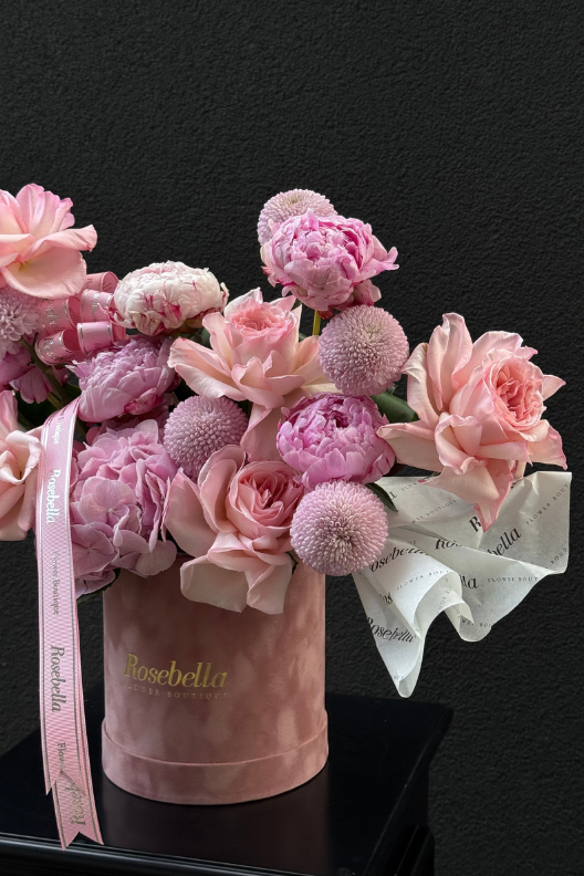 Pudra Pembe Kutuda Şakayık ve O’Hara Güllü Premium Aranjman