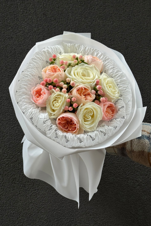 Premium Juliet & Beyaz Ekvator Gülü Buketi