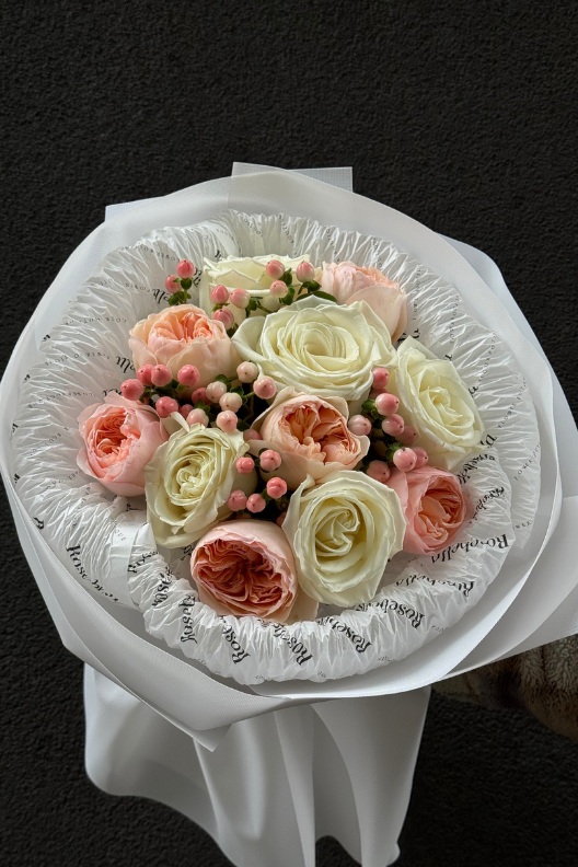 Premium Juliet & Beyaz Ekvator Gülü Buketi