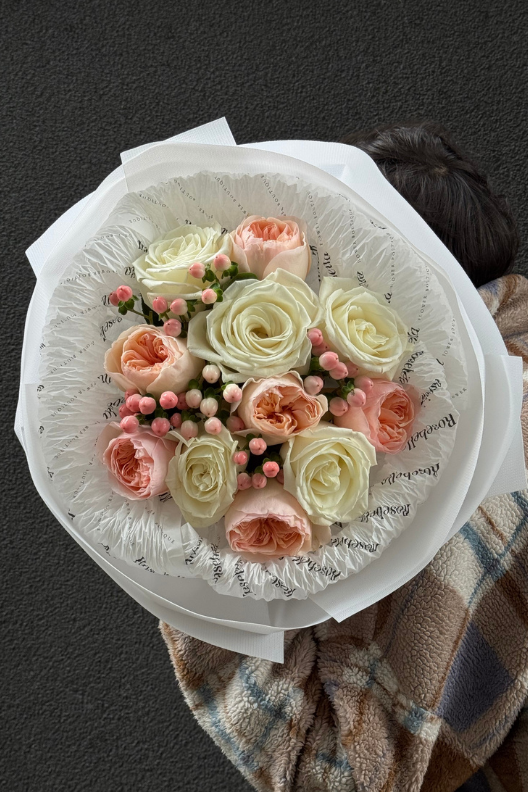 Premium Juliet & Beyaz Ekvator Gülü Buketi