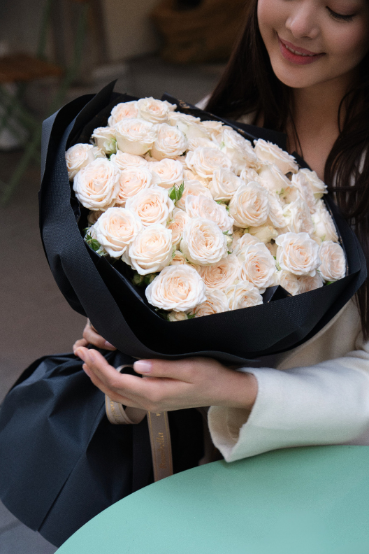 Sofie Çardak Güller Buketi